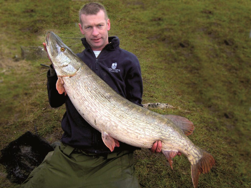 Pike shore fishing on Lough Corrib. Galway. Private guided. French/Eng
