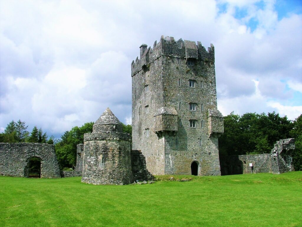 Castles of Connemara tour departing from Galway City. Private guided.