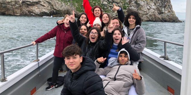 howth-coastal-boat-tour-tourists-savour-the-exhilaration-of-sailing-past-rugged-cliffs-dublin-ireland