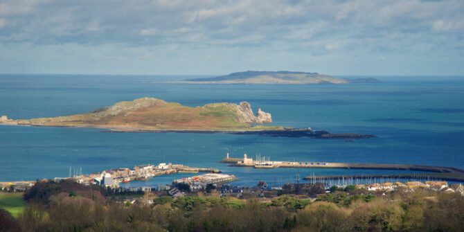 howth-coastal-hike-panoramic-views-of-dublin-bay-and-rugged-cliffs-along-the-trail-dublin-ireland